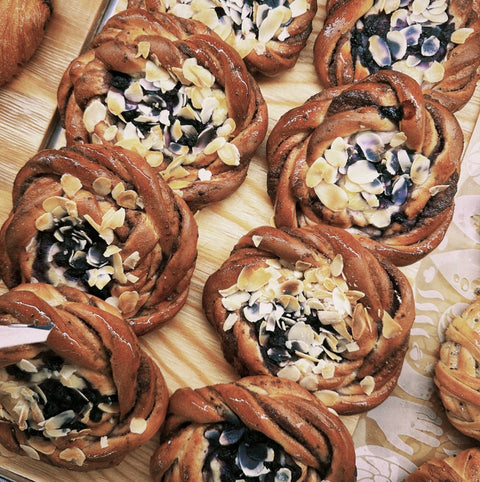 BAK 4 pack Blåbärs Bulle med Mandelflan - Blueberry Buns 4-p- Fresh Frozen - 400g-Swedishness